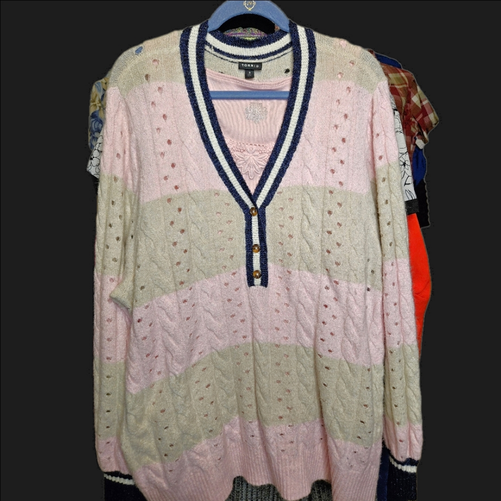#100 Torrid- Pink/Tan/Navy Blue/White Destructed Pullover.Sz.3X (22/24W)